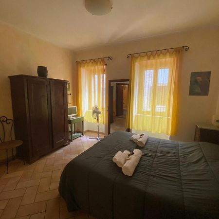 Affittacamere La Magica Torre Pitigliano Bagian luar foto